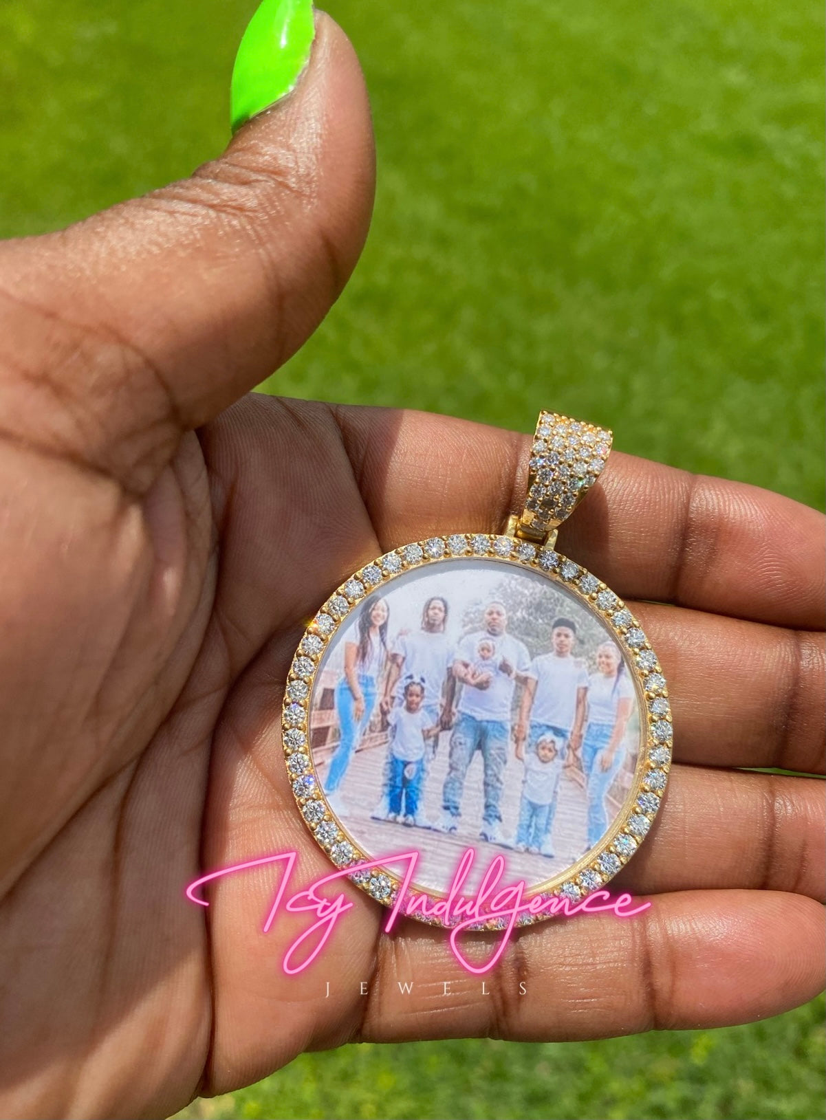 Icy VVS Photo Medallion