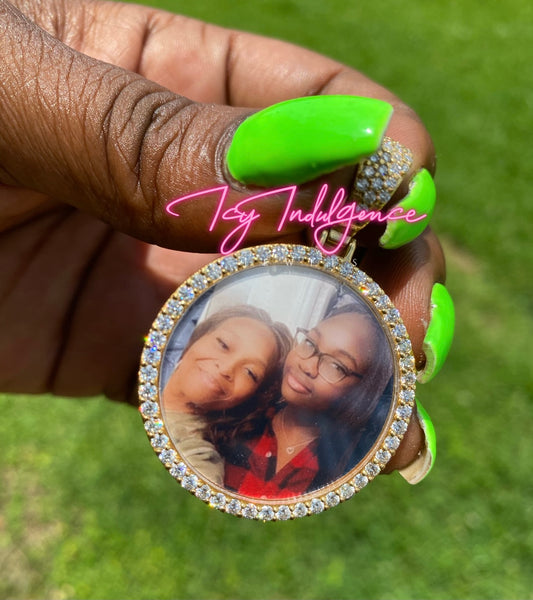 Icy VVS Photo Medallion